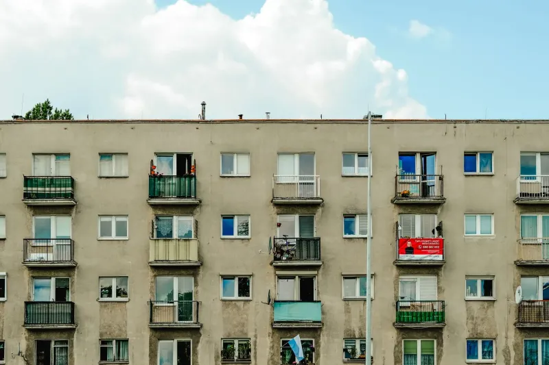 Ogłoszeń najmu przybywa najszybciej w tym roku, czynsze prawie stoją